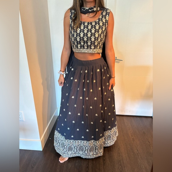 Stunning Navy Blue and silver Lehenga - Size S top & adjustable bottom Lengha - Picture 8 of 10